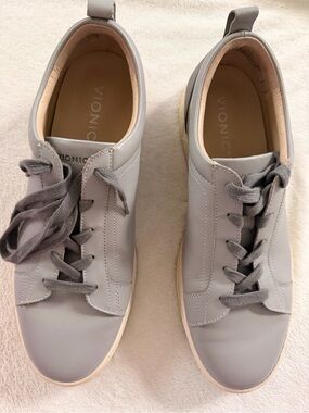 Vionic Men’s Gray Leather Comfort Walking Sneakers Size 11